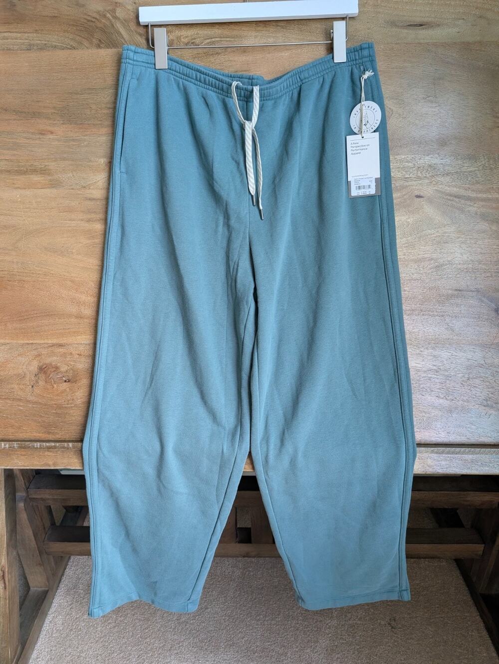 NWT Vuori Sedona Straight Leg Sweatpant Womens XL Blue Grass Drawstring VW4191